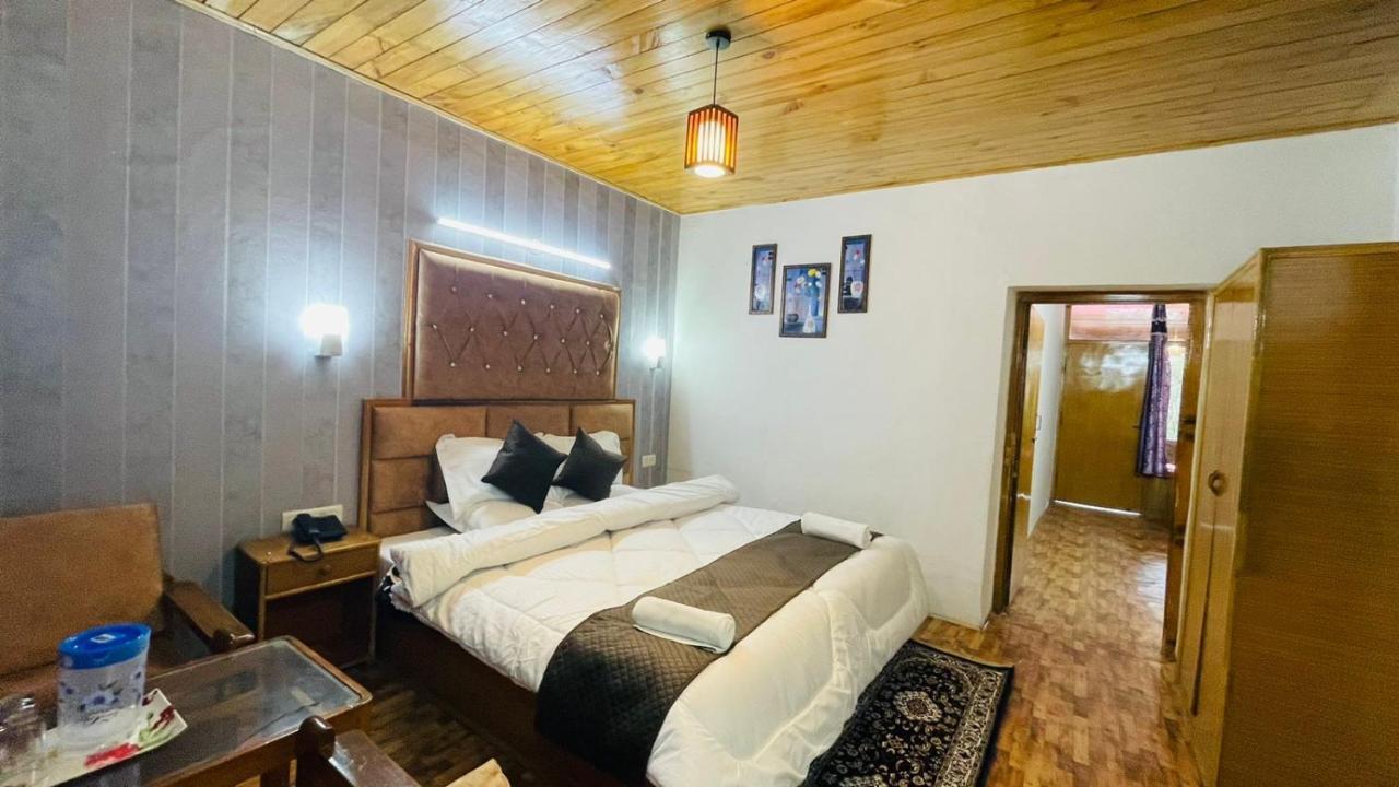 Hotel Hilltop At Mall Road Manali With Open Terrace Exterior photo