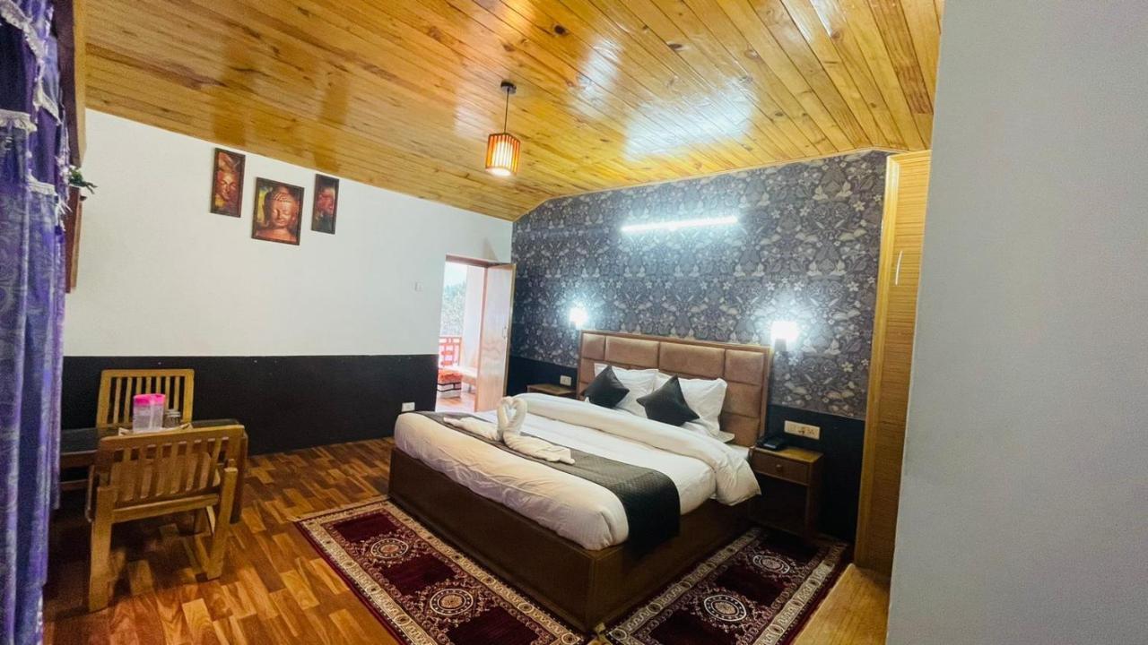 Hotel Hilltop At Mall Road Manali With Open Terrace Exterior photo