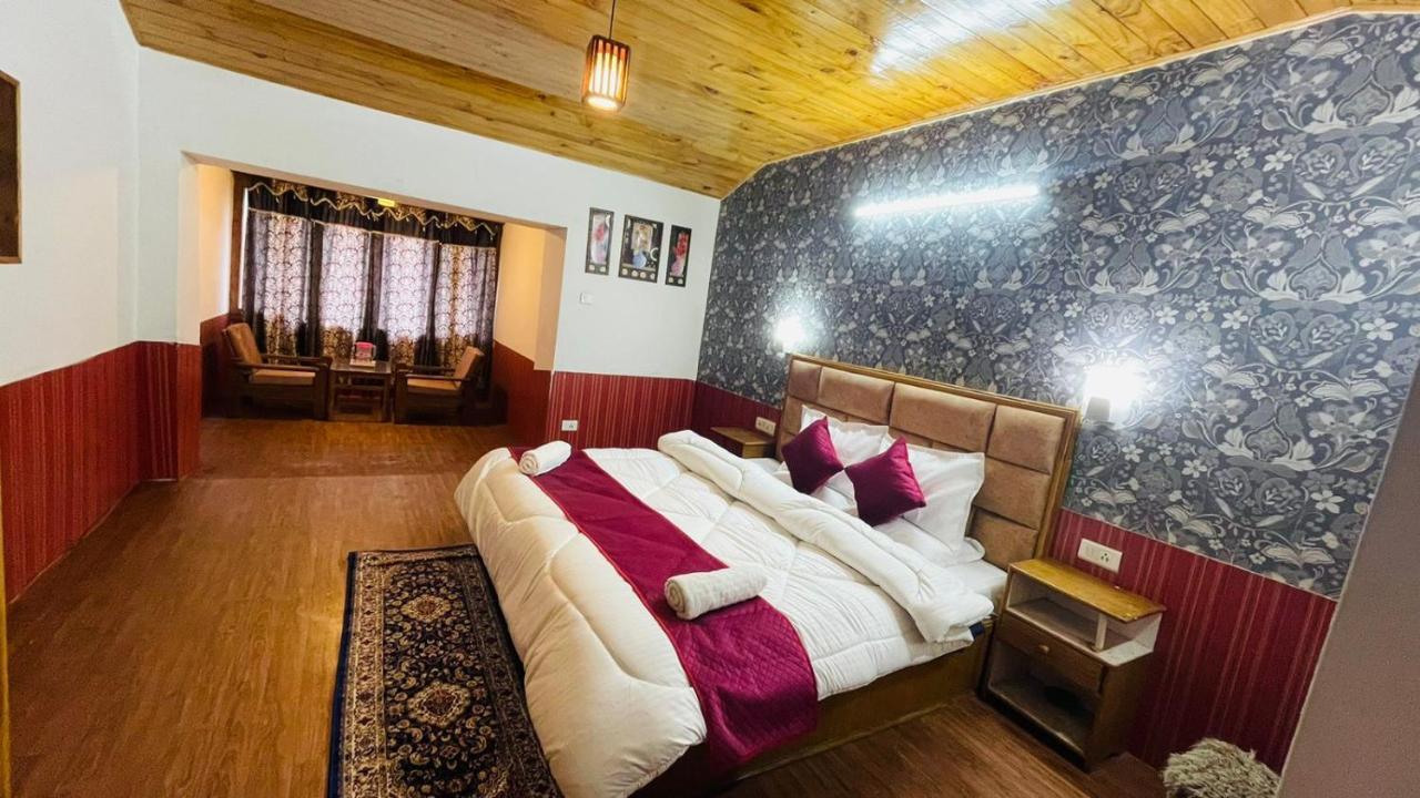 Hotel Hilltop At Mall Road Manali With Open Terrace Exterior photo