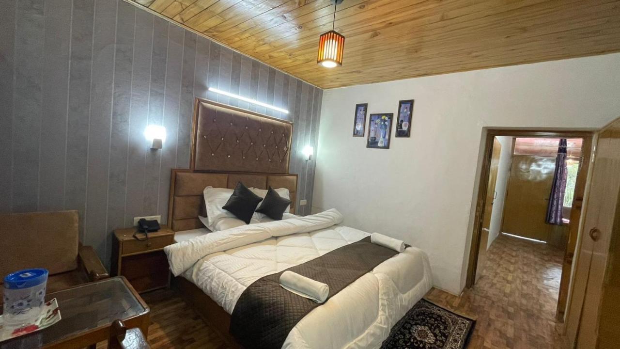 Hotel Hilltop At Mall Road Manali With Open Terrace Exterior photo