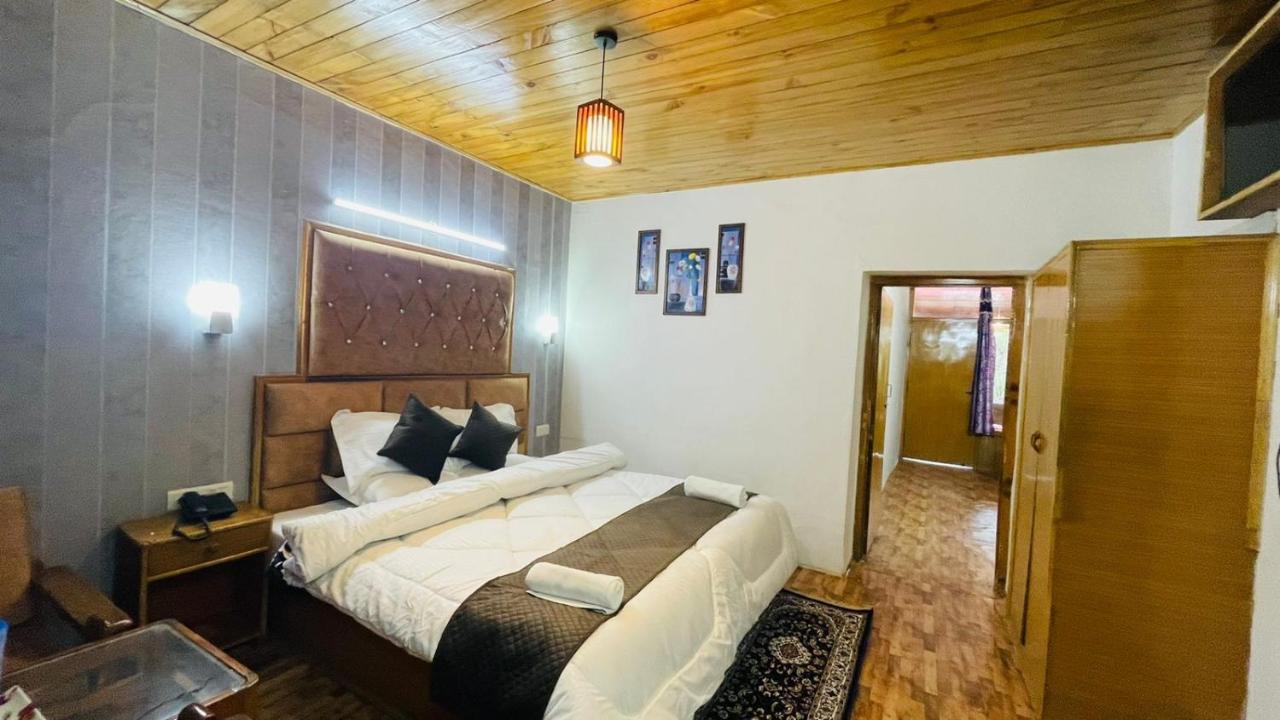 Hotel Hilltop At Mall Road Manali With Open Terrace Exterior photo