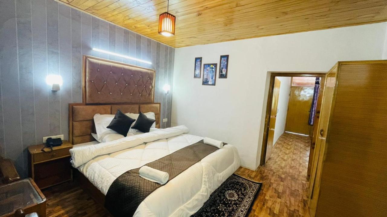 Hotel Hilltop At Mall Road Manali With Open Terrace Exterior photo