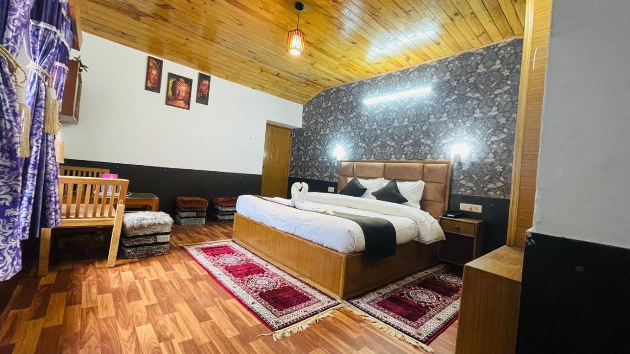 Hotel Hilltop At Mall Road Manali With Open Terrace Exterior photo