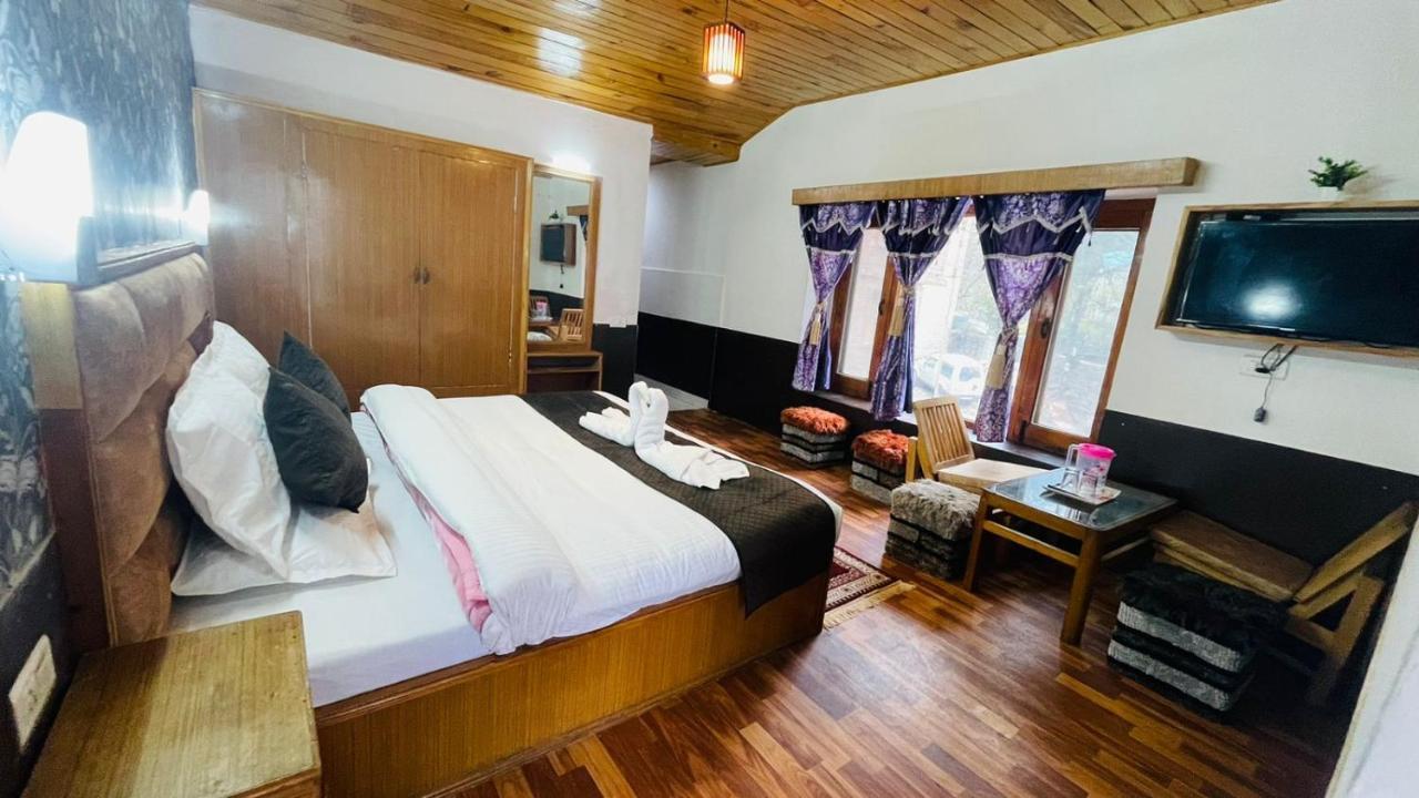 Hotel Hilltop At Mall Road Manali With Open Terrace Exterior photo