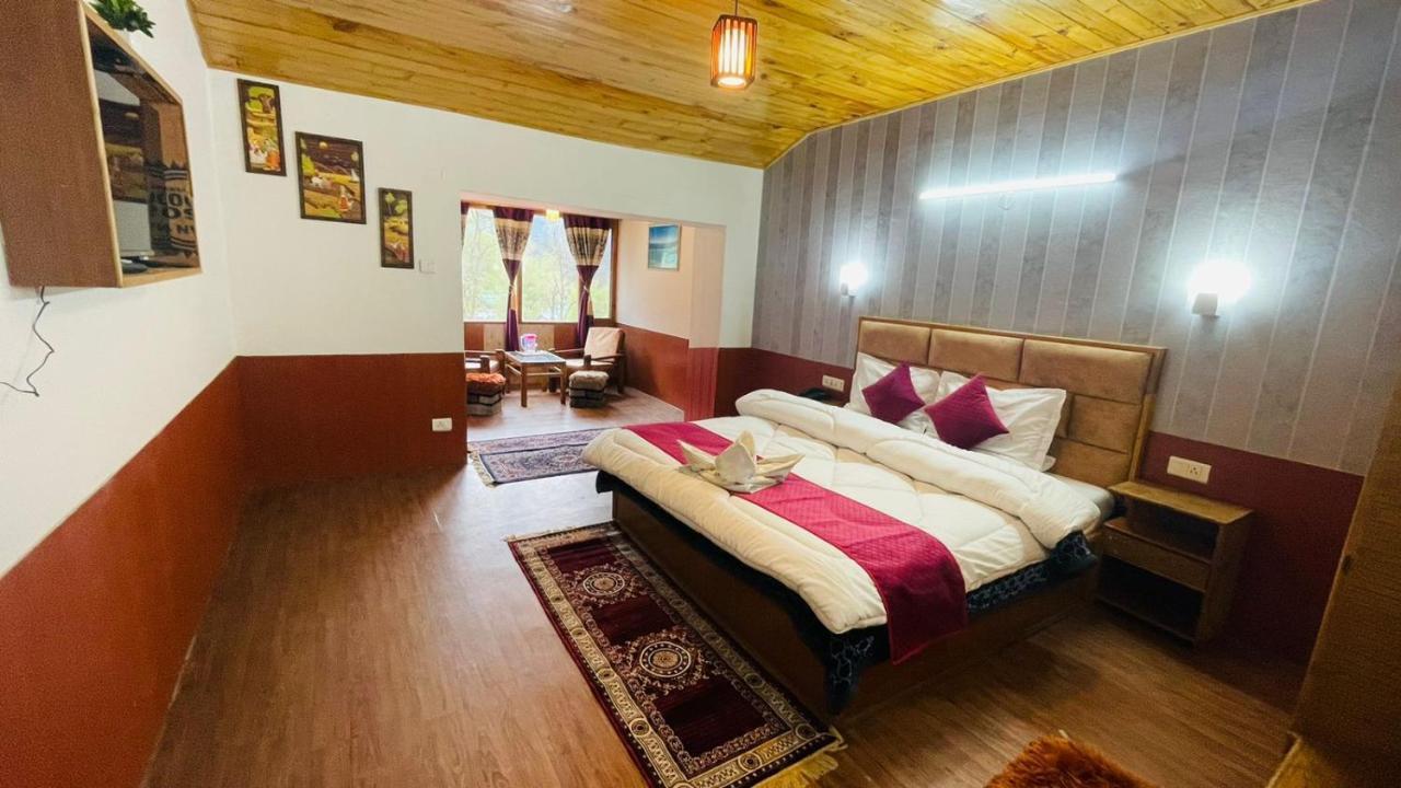 Hotel Hilltop At Mall Road Manali With Open Terrace Exterior photo