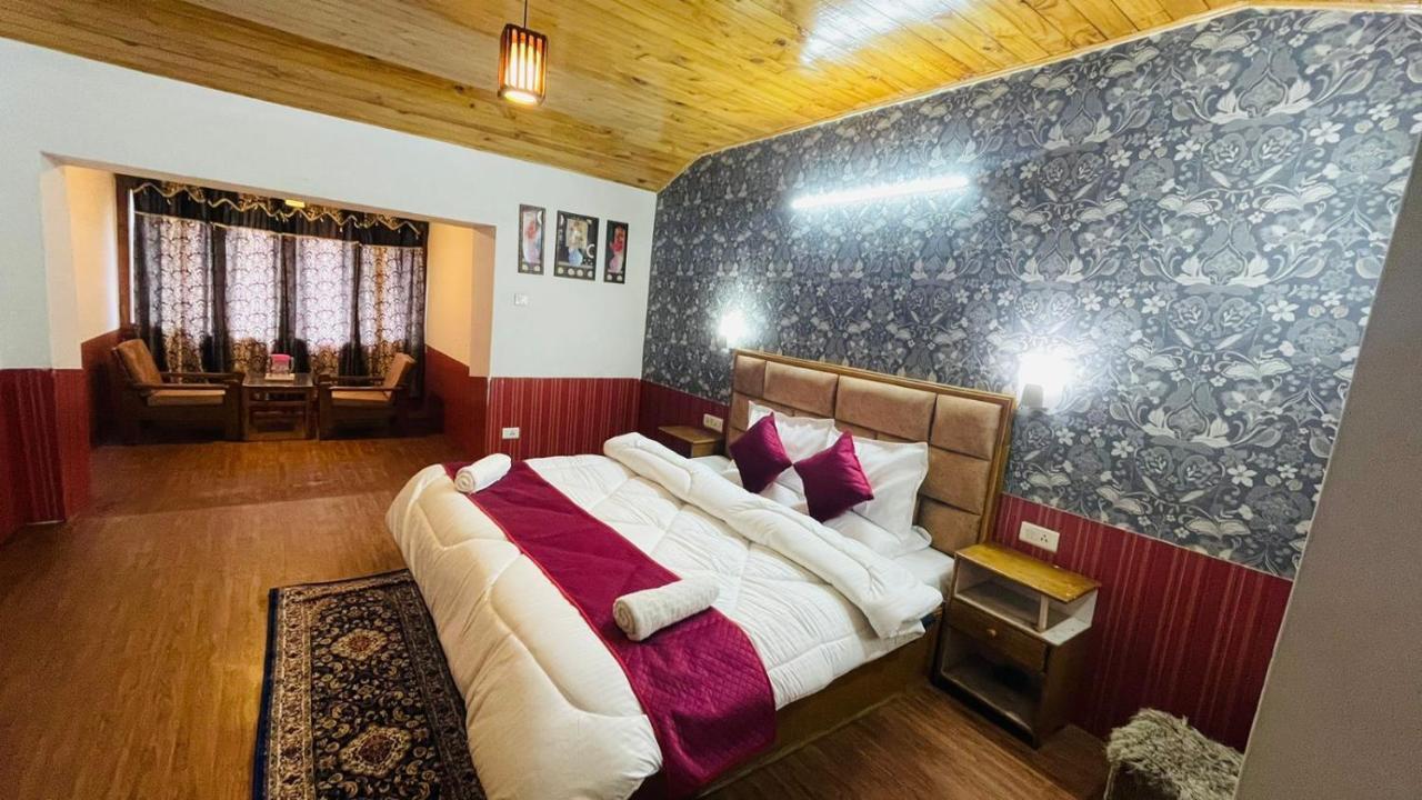 Hotel Hilltop At Mall Road Manali With Open Terrace Exterior photo